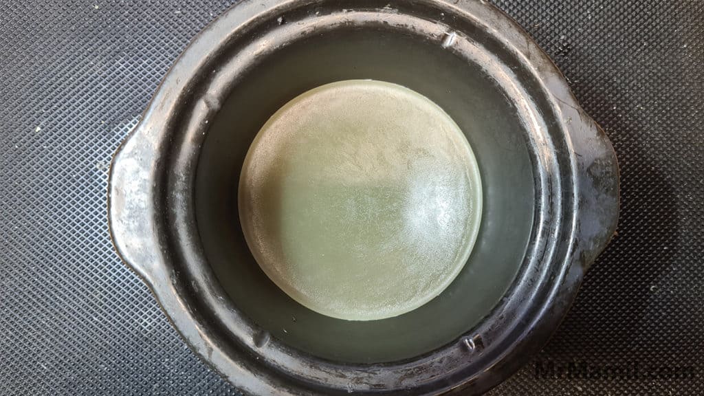 A Chain Wax inside Slow Cooker Pot