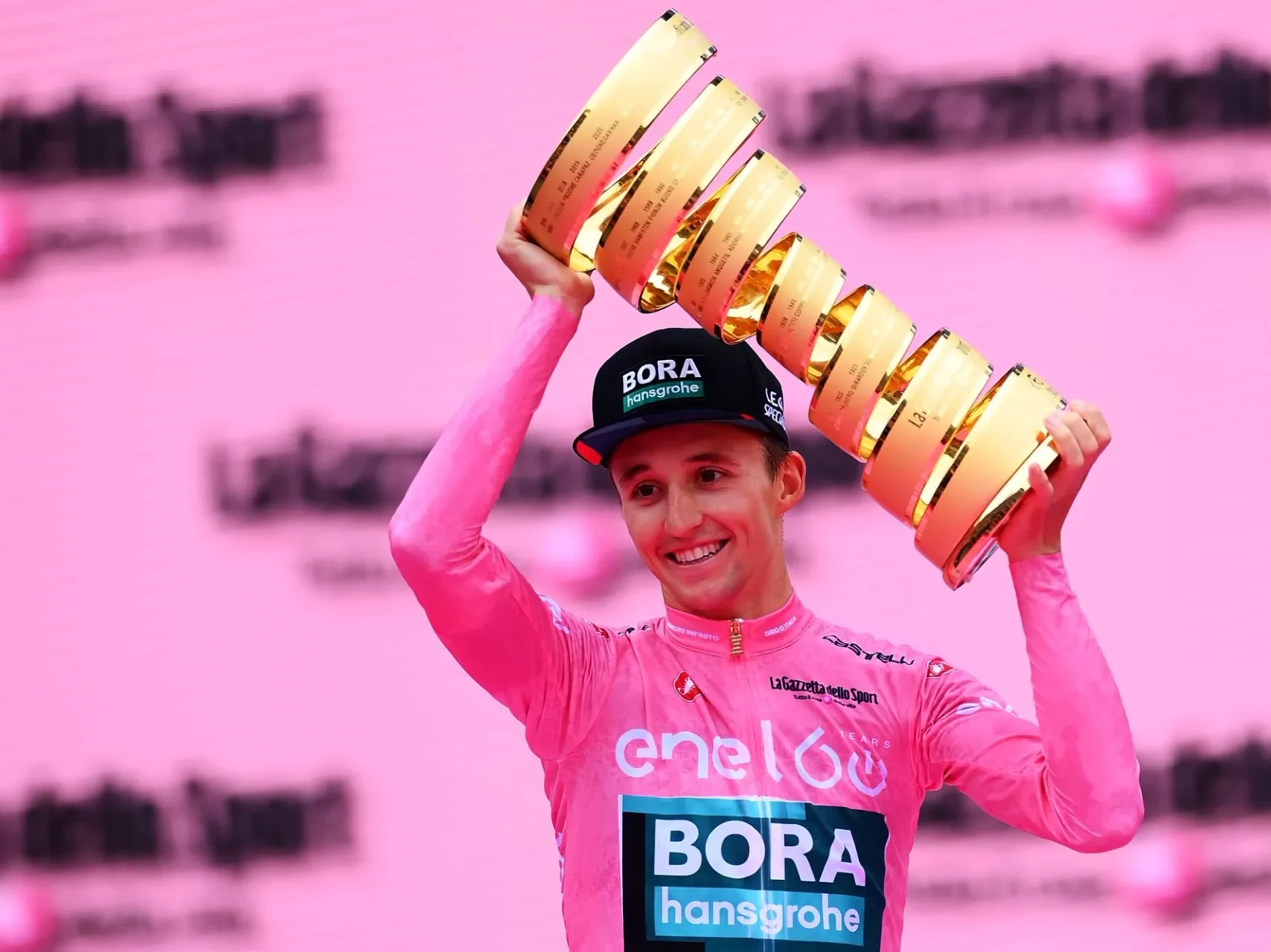 Jai Hindley holding the Giro d'Italia Trophy