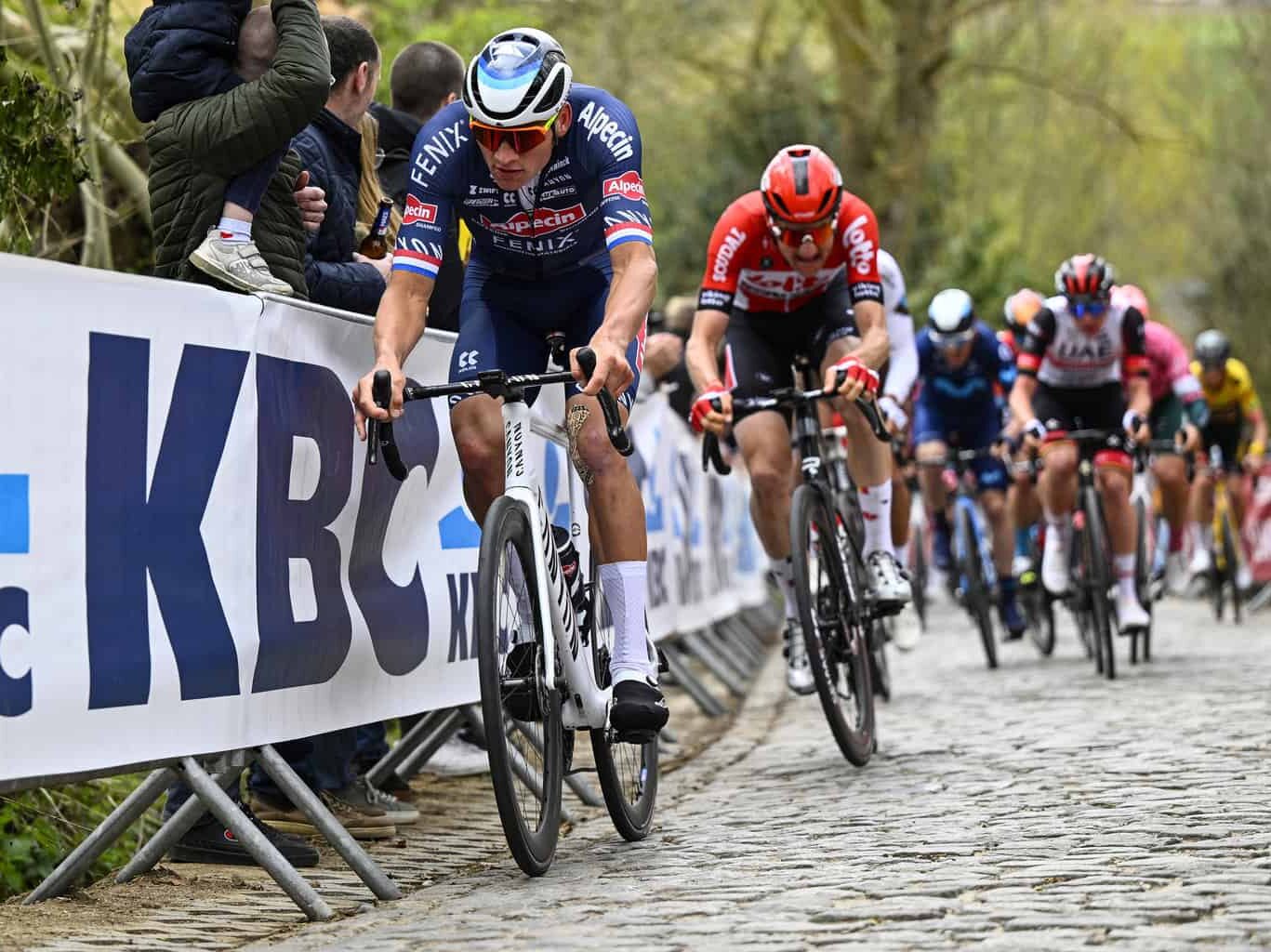 Mathieu van der Poel wins 2022 Tour of Flanders