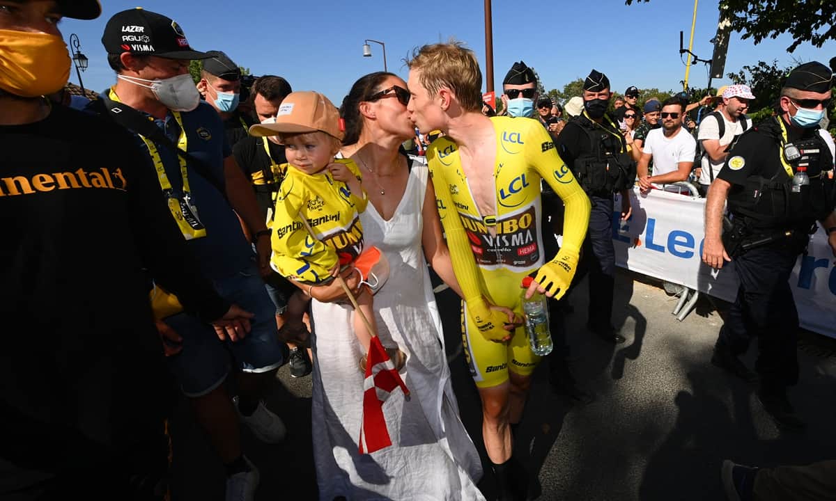Jonas Vingegaard and his wife after stage 20 of 2022 Tour de France.